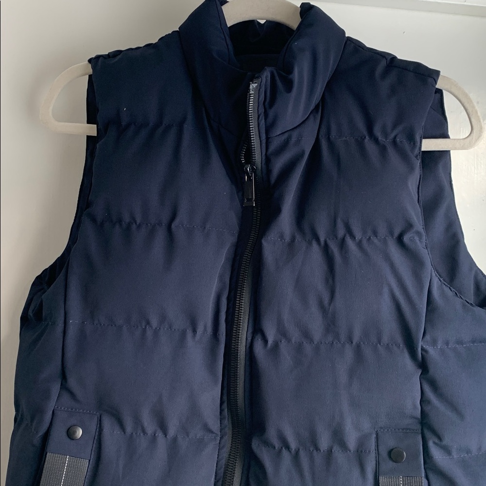 Women’s Navy Puffer Vest – Lightweight & Stylish Size XL - Picture 4 of 5